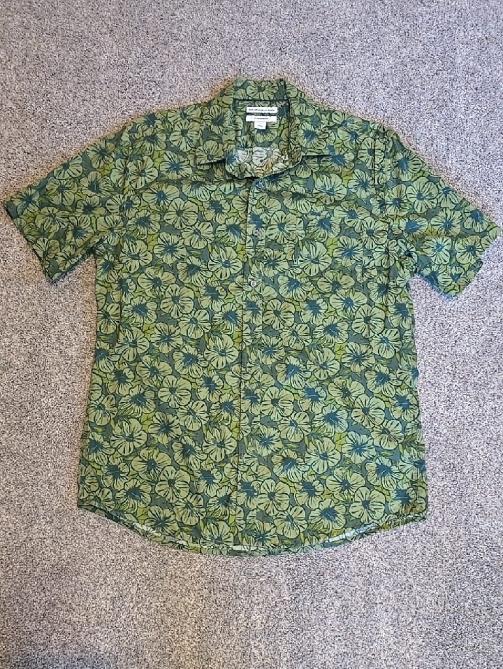 Amazon Essentials Green Floral Short-Sleeve Button-Down Shirt